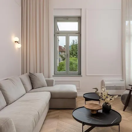 Apartment Plaza *