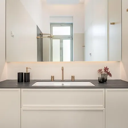 Plaza * Опатия